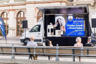 Úton az Orgona - Theater Wagen